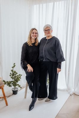 + Mesh top - HILEN - zwart met pareltjes