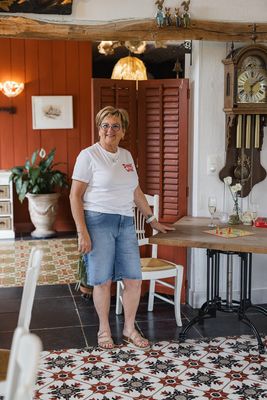 T-shirt - GIGI - wit/wine &amp; dine