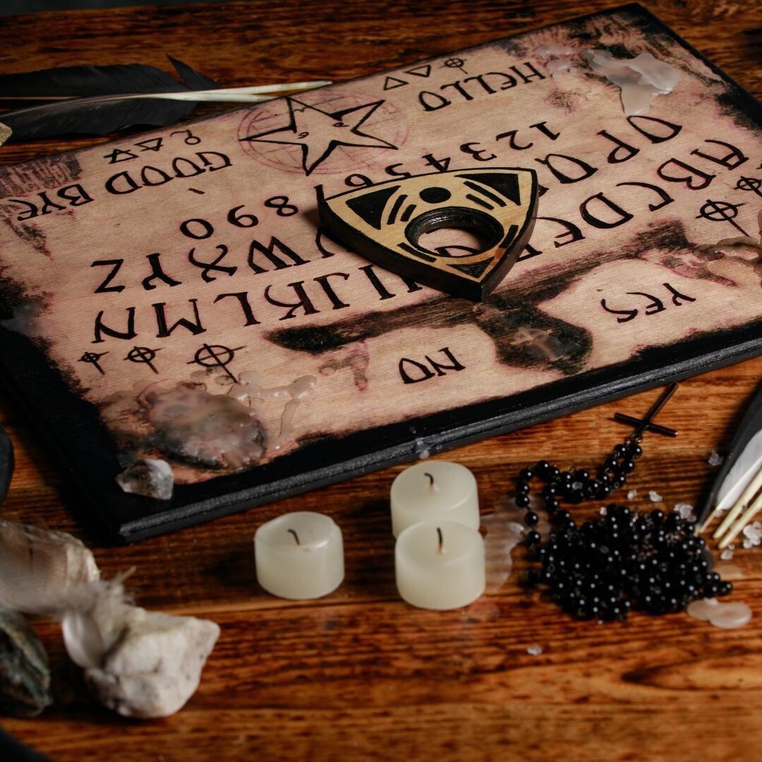 ICH VERWENDE DAS OUIJA BRETT AUF SICHERE UND HÖHERE WEISE   - Manuela Fasoli - 2023 - Manual in English or in German