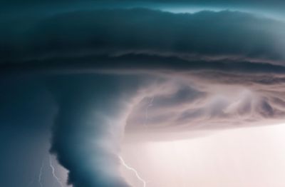 TORNADO - Sabina Borchert-Truong
