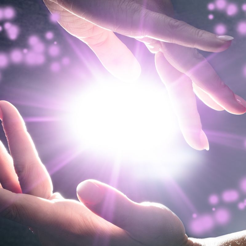 BESCHÄDIGTE AURA BEHANDLUNG - Argandini Titisari