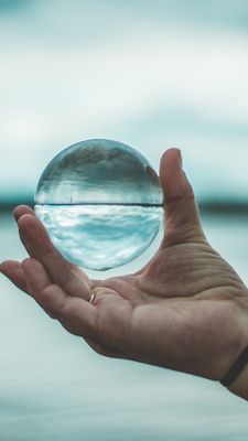 MAGISCHE KRISTALLKUGEL DER MYSTISCHEN VISION - Manuela Fasoli - 2023