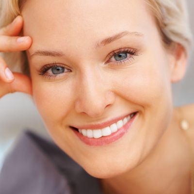 GOLDENE CHARMANTE AUGEN ENERGETIK - Jalu Wasonoadi