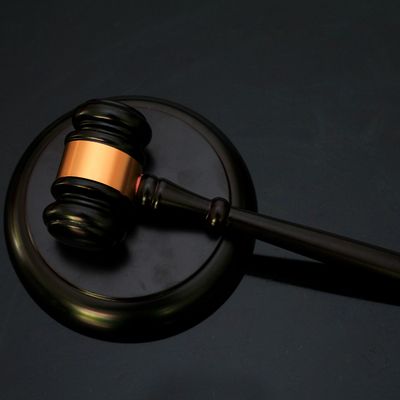 Gerichtsschutz Zauberspruch- Spülung - Manuela Fasoli