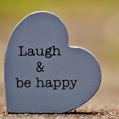 RADIONISCHE HEILFREQUENZ, UM LIEBE, FREUDE UND GLÜCKLICH-SEIN ZU FÜHLEN - Manuela Fasoli - 2024