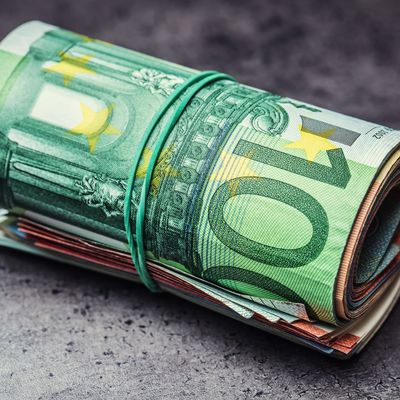 Magical cocktail of fast cash - by Manuela Fasoli - 2024