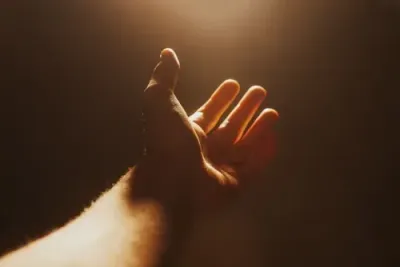 Heiler Hände Essenz - Hari Andri Winarso Heiler Hände Essenz - Hari Andri Winarso