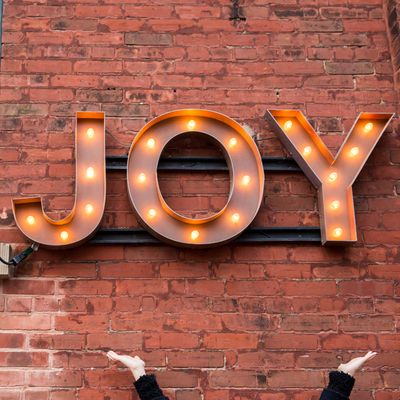 TIEFES LICHT DER FREUDE ENERGETIK - Jalu Wasonoadi TIEFES LICHT DER FREUDE ENERGETIK - Jalu Wasonoadi