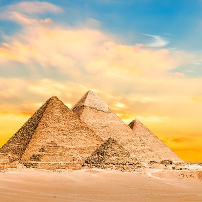 ÄTHERISCHE HEILIGE PYRAMIDE DER AUFGESTIEGENEN MEISTER - Manuela Fasoli