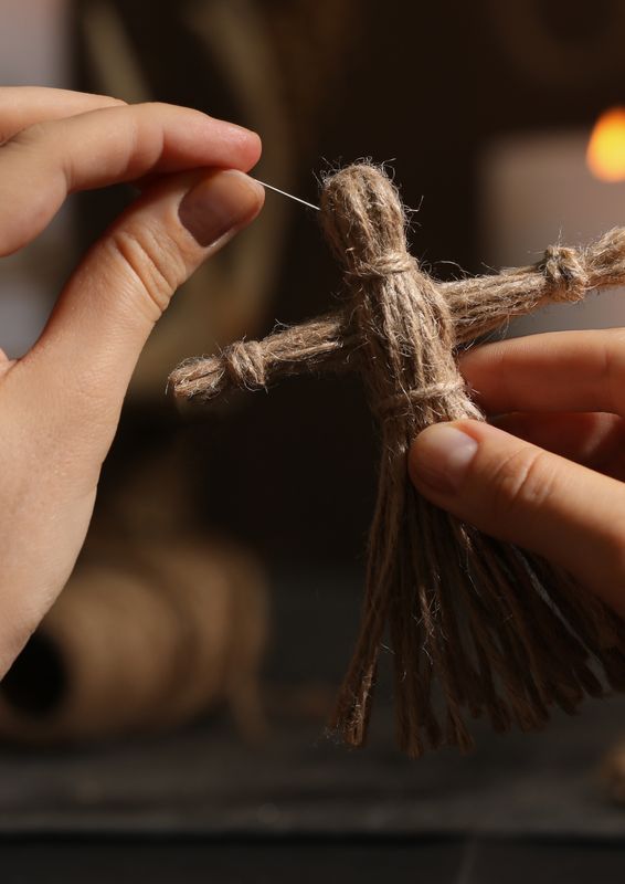 VERHEXUNGSUMKEHR-FESTUNG​​ ​​​ -  Hari Andri Winarso - 2024  -  ?? Deutsch ODER ?? English 