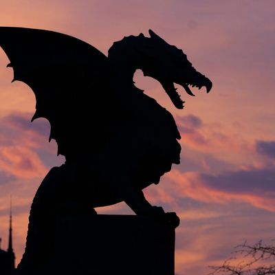 EINSTIMMUNG AUF DEN SCHWARZEN DRACHEN DIENER -  KP. HARI ANDRI WINARSO WARTONAGORO - 2024 - ?? Deutsch ODER ?? English