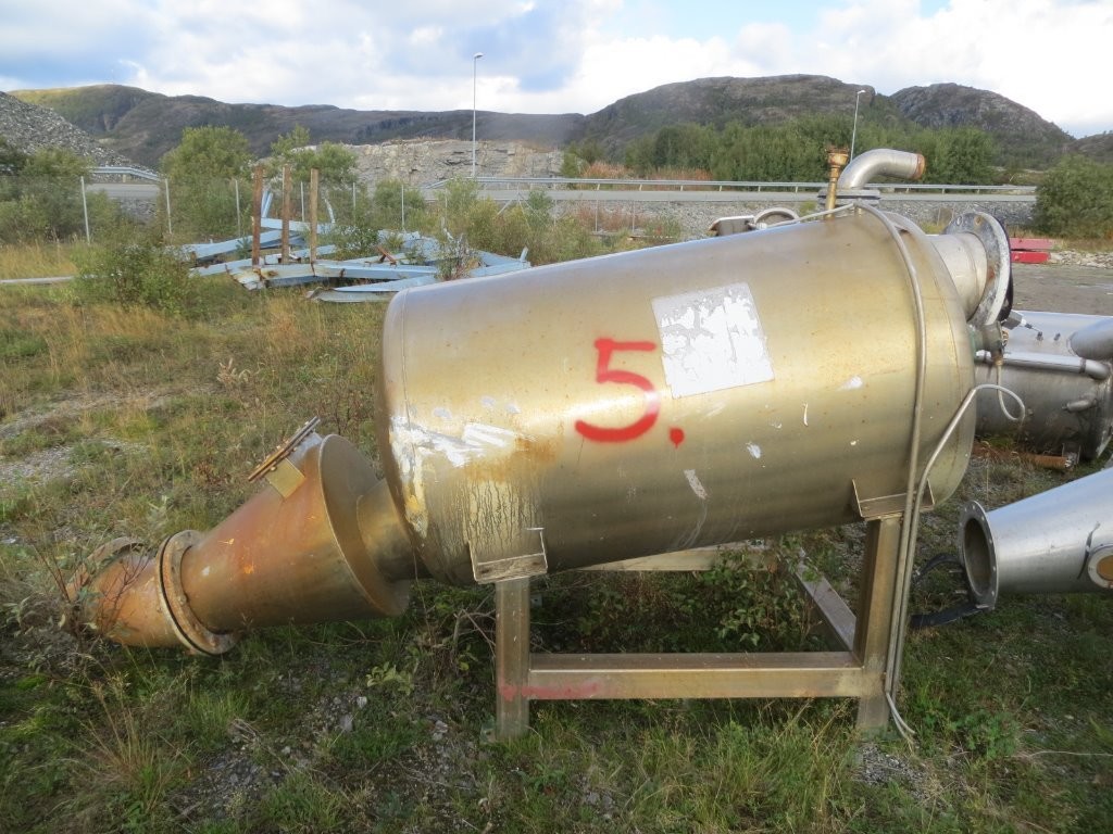 5. Vakumtanker og ventiler - ca 1400 liter, 100x180cm