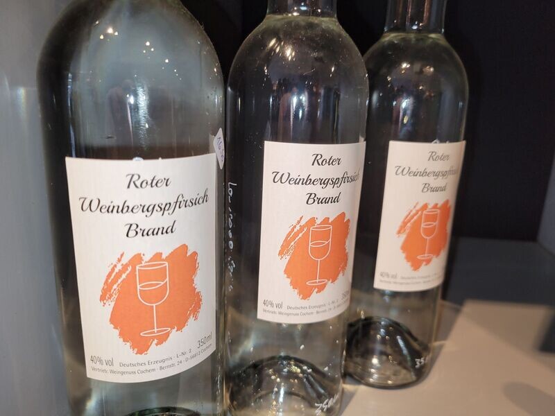 Roter Weinbergs Pfirsich Brand 40 % Alk Roter Weinbergs Pfirsich Brand 40 % Alk