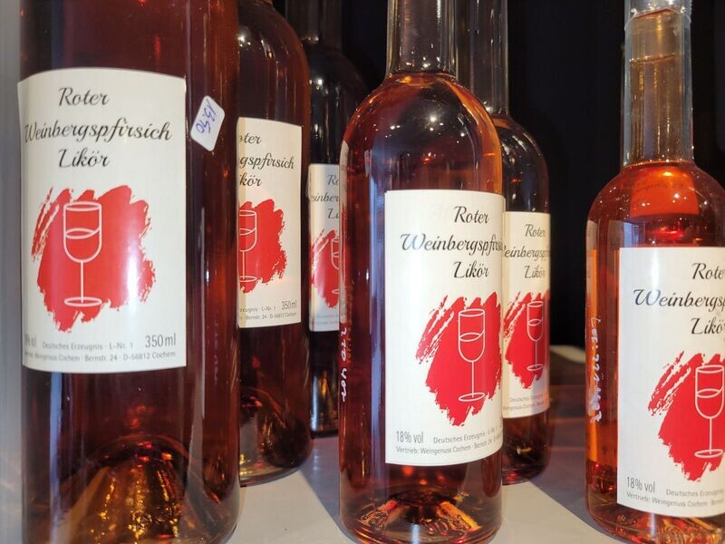 Roter Weinbergs Pfirsich Likör 18 % Vol Roter Weinbergs Pfirsich Likör 18 % Vol