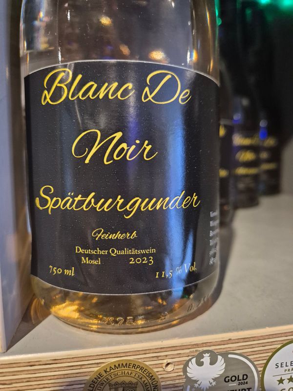 2023 Blanc de Noir Feinherb,leicht säurebetont 2023 Blanc de Noir Feinherb,leicht säurebetont