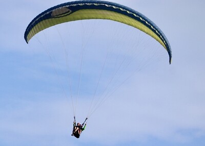PARAGLIDING