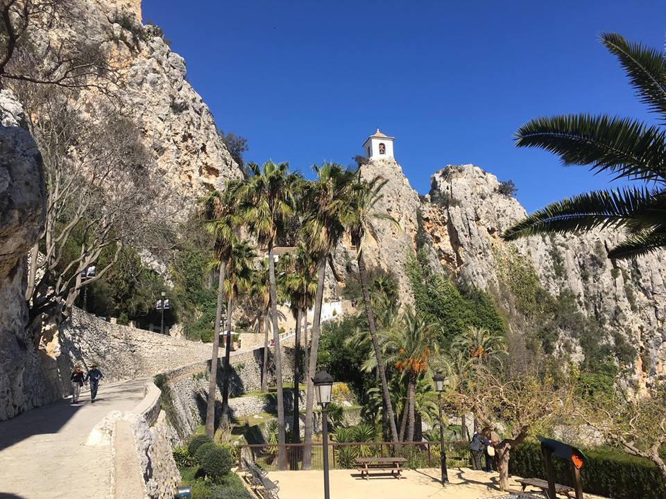 Guadalest and Algar Falls, Round Town Travel