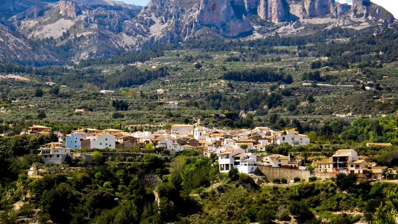 Guadalest – Visit picturesque mountain villages!