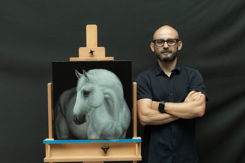 "caballo blanco" 45 x 45 cm Oleo sobre lino $2400 USD