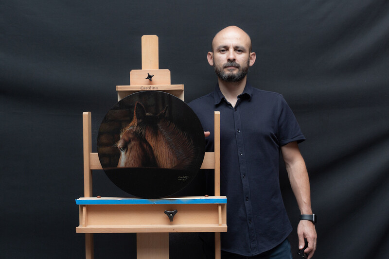"caballo marrón" 40 cm diámetro Oleo sobre lino $1700 USD