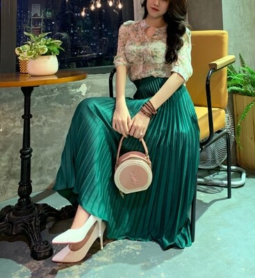 Chân váy xếp ly lụa satin dáng maxi Chân váy xếp ly lụa satin dáng maxi