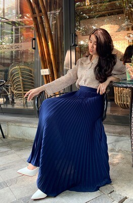 Chân váy xếp ly satin dáng maxi Chân váy xếp ly satin dáng maxi