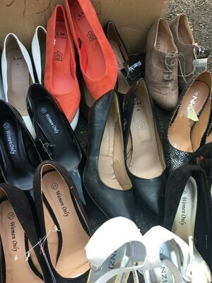 Lot de 19 paires d’escarpins