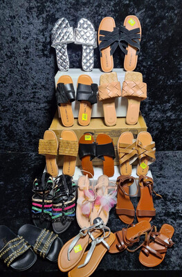 30 paires de chaussures d’été neuves