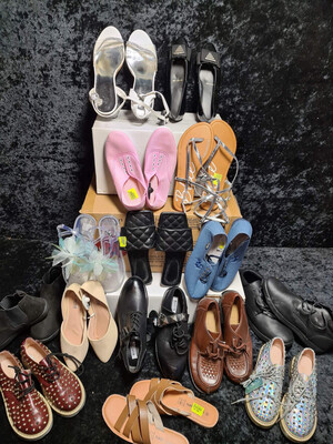 Lot de 30 paires de chaussures – Modèles et tailles variés
