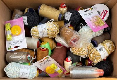 Lot de 50 pièces de mercerie Lot de 50 pièces de mercerie