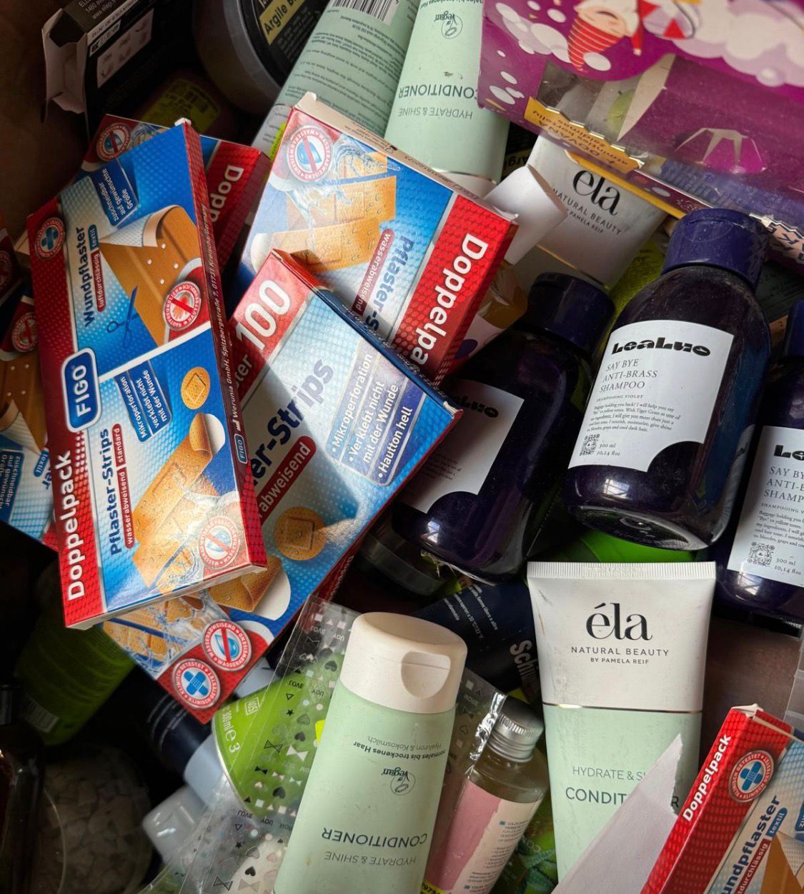 Lot de 100 articles de soins du corps Lot de 100 articles de soins du corps