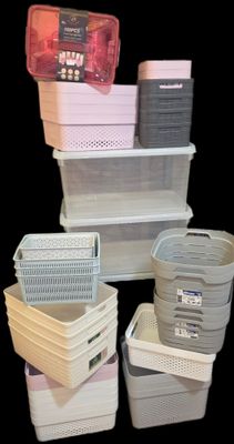 Palette de 60 caisses et boîte de rangement, prix 120 € hors-taxes Palette de 60 caisses et boîte de rangement, prix 120 € hors-taxes