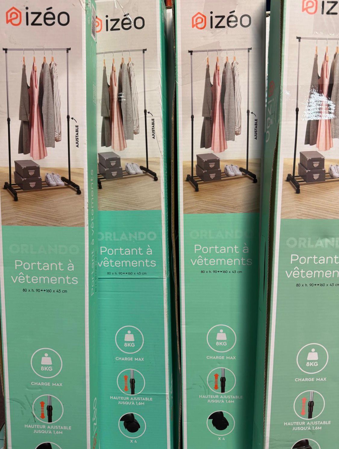 Palette de 10 penderie ajustable, prix 25 € hors-taxes