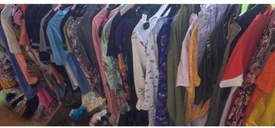 Lot de 200 vêtements neufs tout type et variés Lot de 200 vêtements neufs tout type et variés