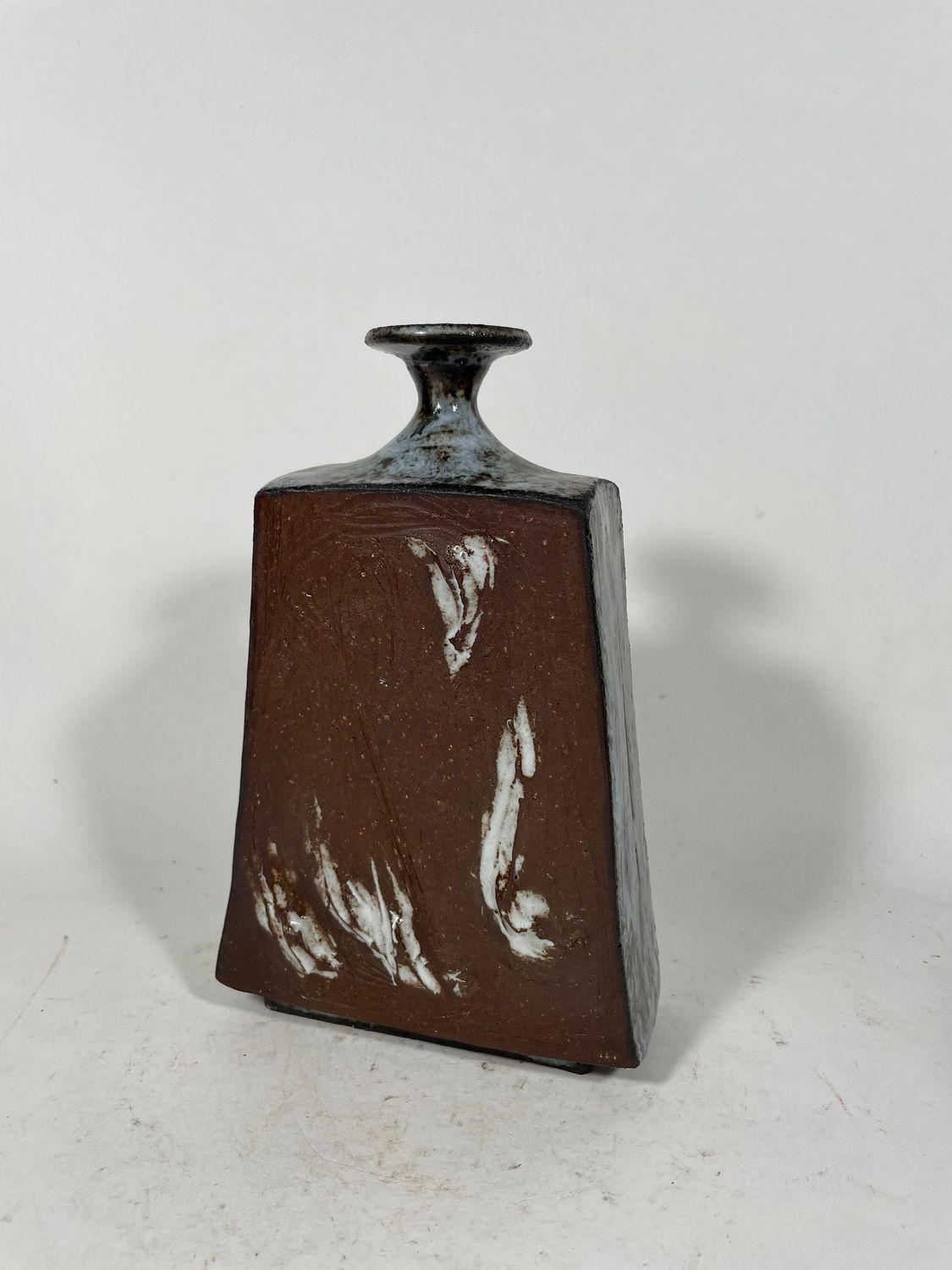 Collet Roger, Disponible