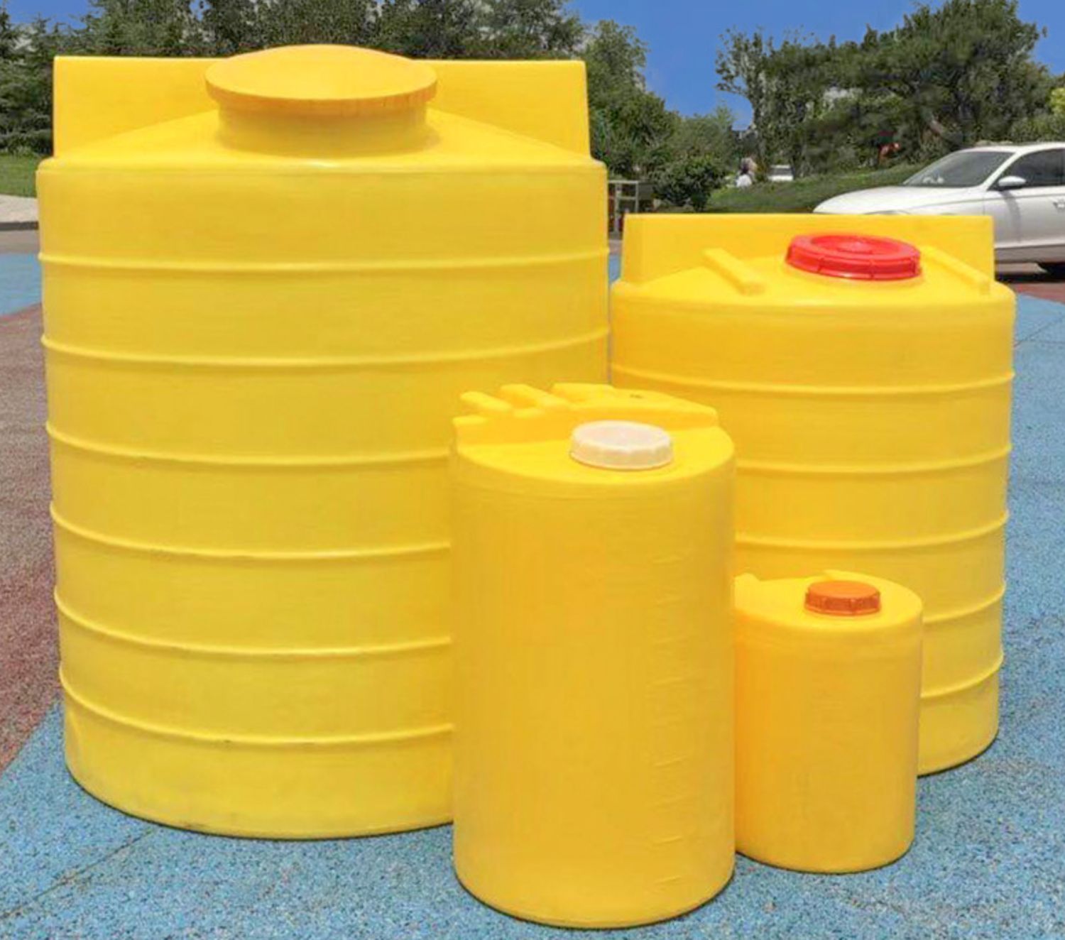 Dosing pump tank
