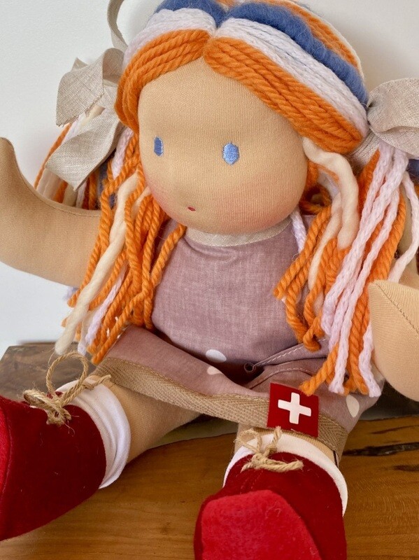 POUPEE CLASSIQUE MARINA LA LA 38CM