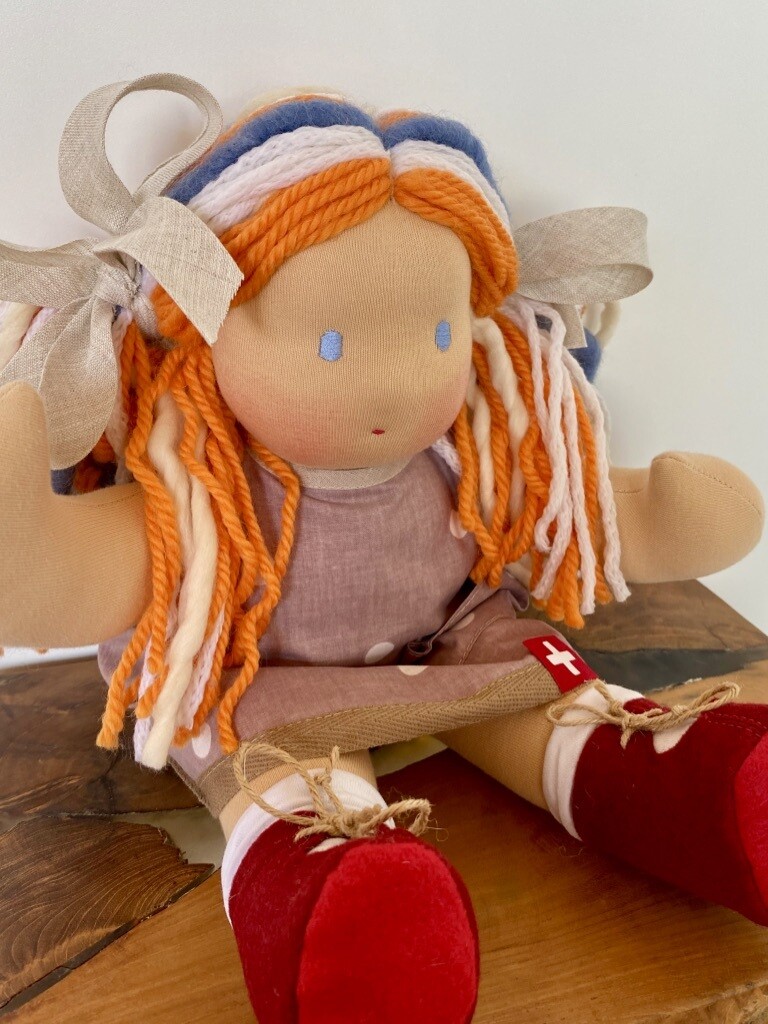 POUPEE CLASSIQUE MARINA LA LA 38CM