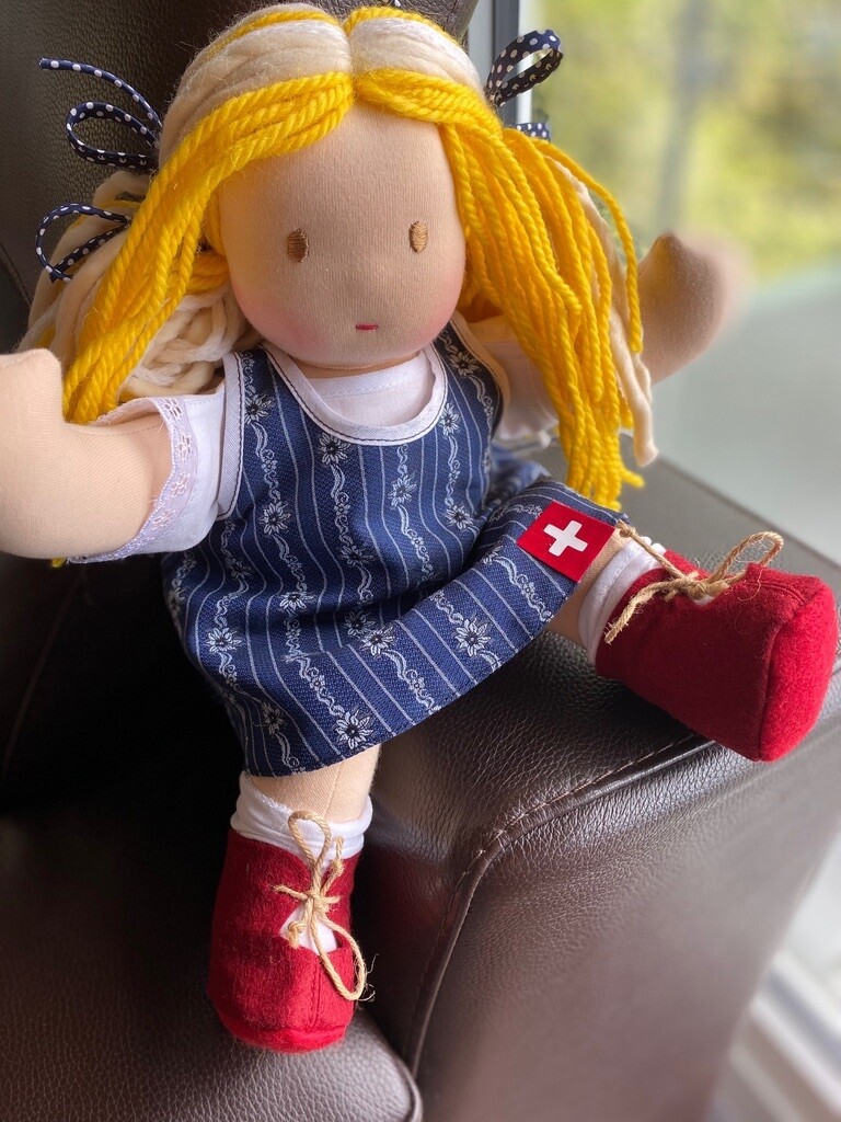 POUPEE FOLK SWISS MARINA LA LA 38CM