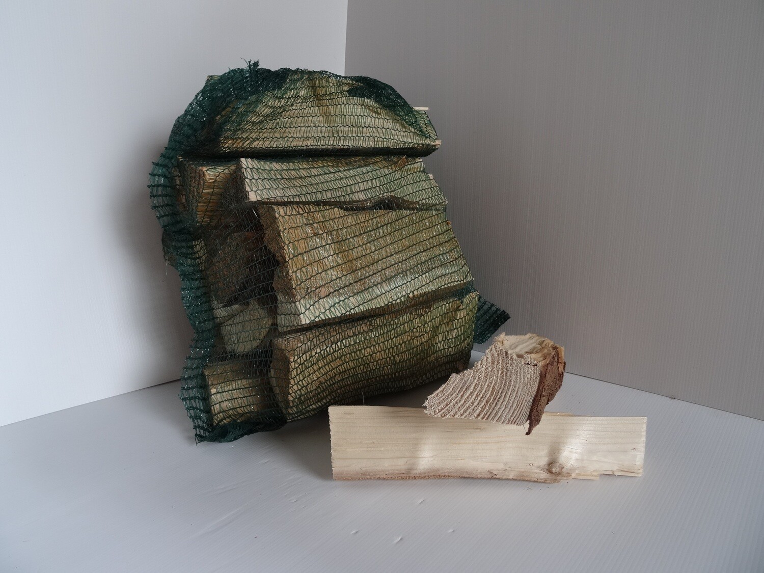 Tannenholz 33 cm, Sack à ca. 15 kg Tannenholz 33 cm, Sack à ca. 15 kg