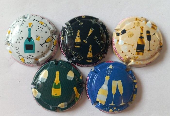 5 BELLES CAPSULES CHAMPAGNE GENERIQUE BOUTEILLE ET FLUTES 2023 REF N°1353 a 1353d NEWS
