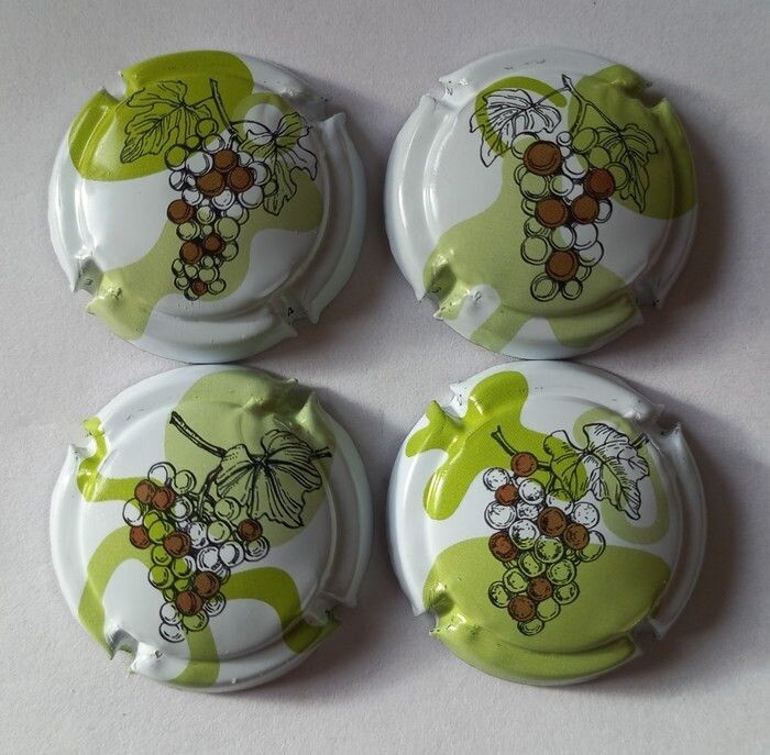 4 BELLES CAPSULES CHAMPAGNE GENERIQUE GRAPPE ET FEUILLE 2023 REF N°1338 a 1338c NEWS