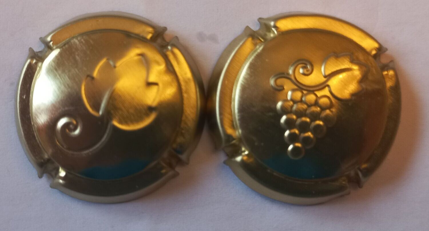 2 BELLES CAPSULES CHAMPAGNE GENERIQUE GRAPPE ET FEUILLE REF N°1354/1335 NEWS