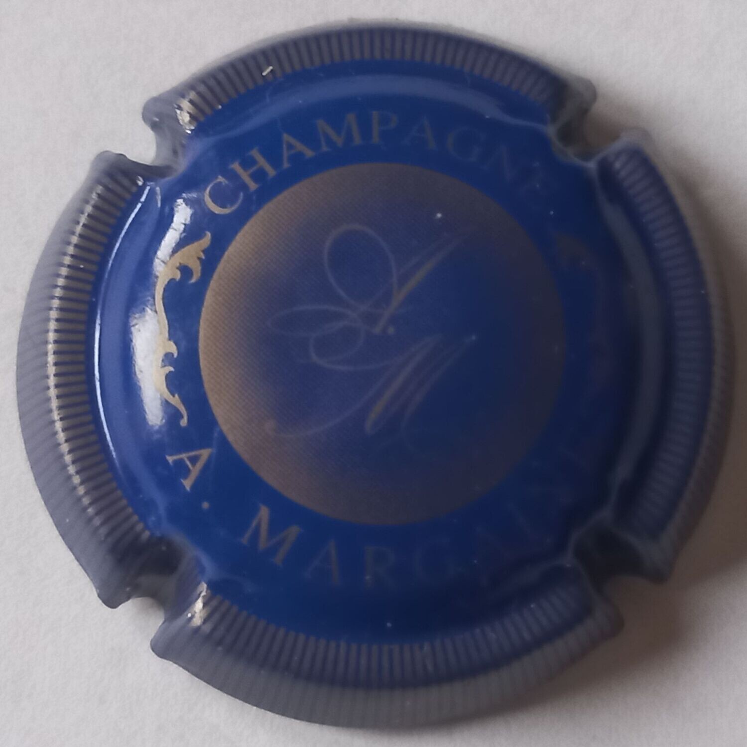 BELLE CAPSULE CHAMPAGNE MARGAINE .A  REF N°3 NEWS