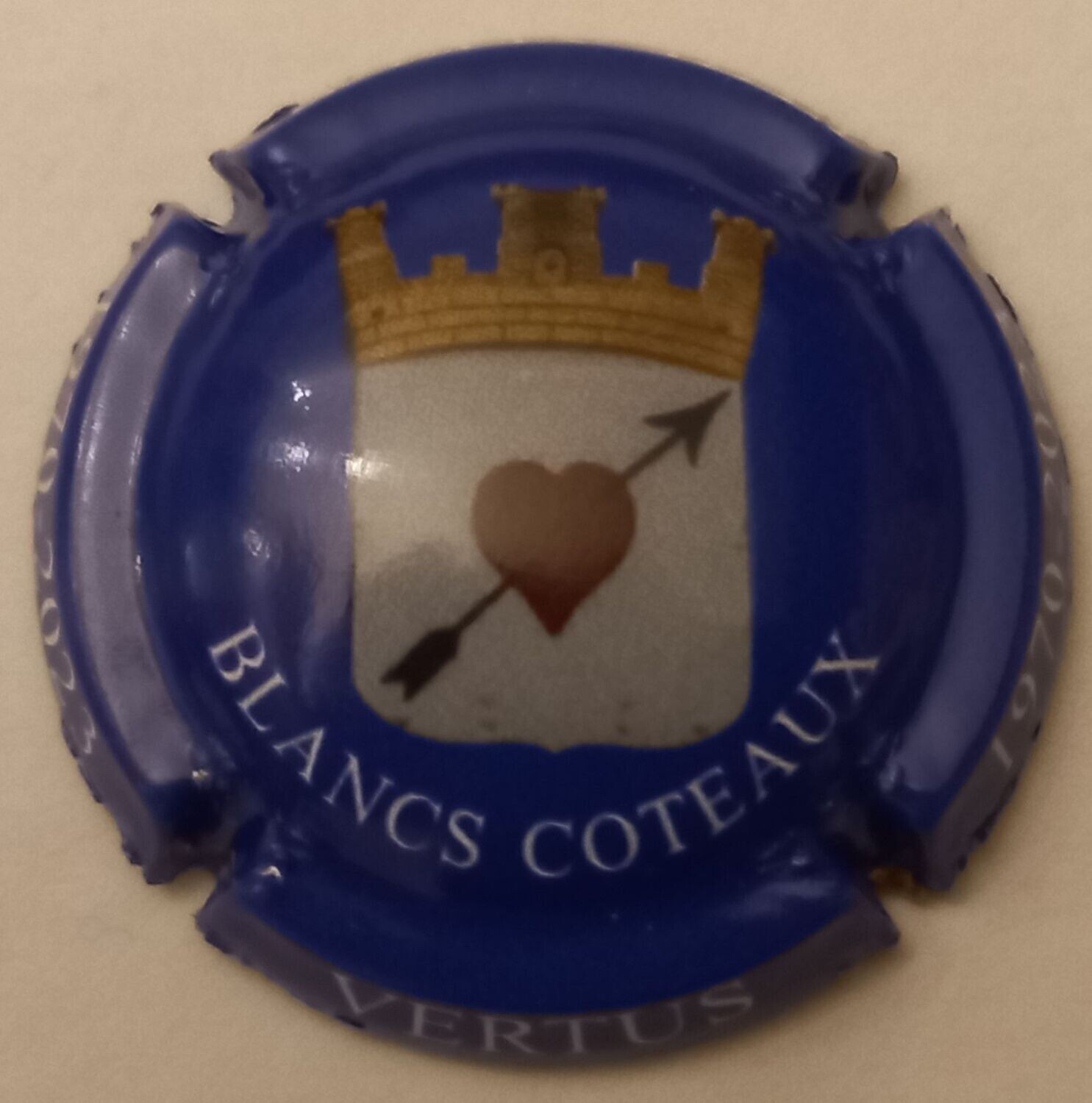 BELLE CAPSULE CHAMPAGNE BLANCS COTEAUX VERTUS 2023 53 ANS REF N°1b NEWS