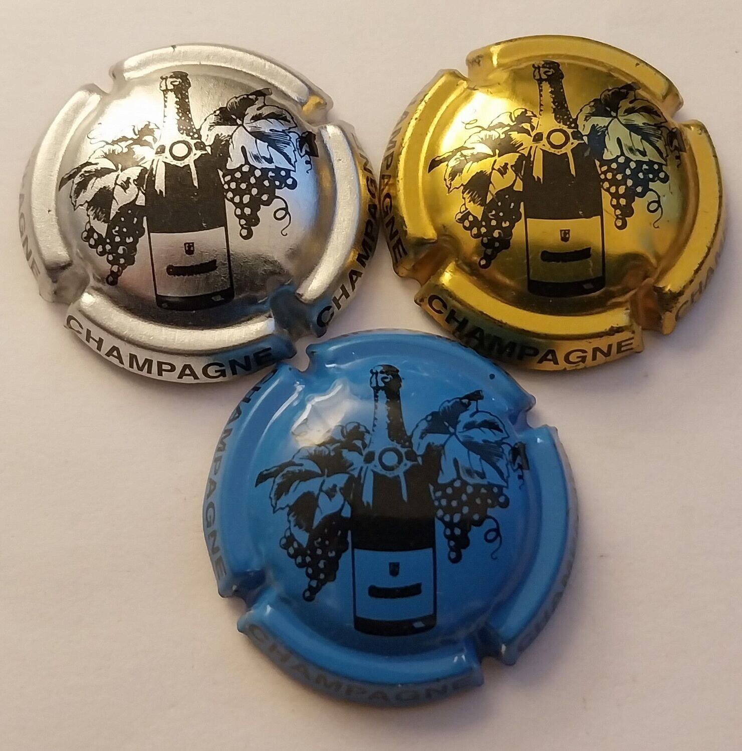 3 BELLES CAPSULES CHAMPAGNE GENERIQUE BOUTEILLE RÉF N°712 et 712a et 712c news