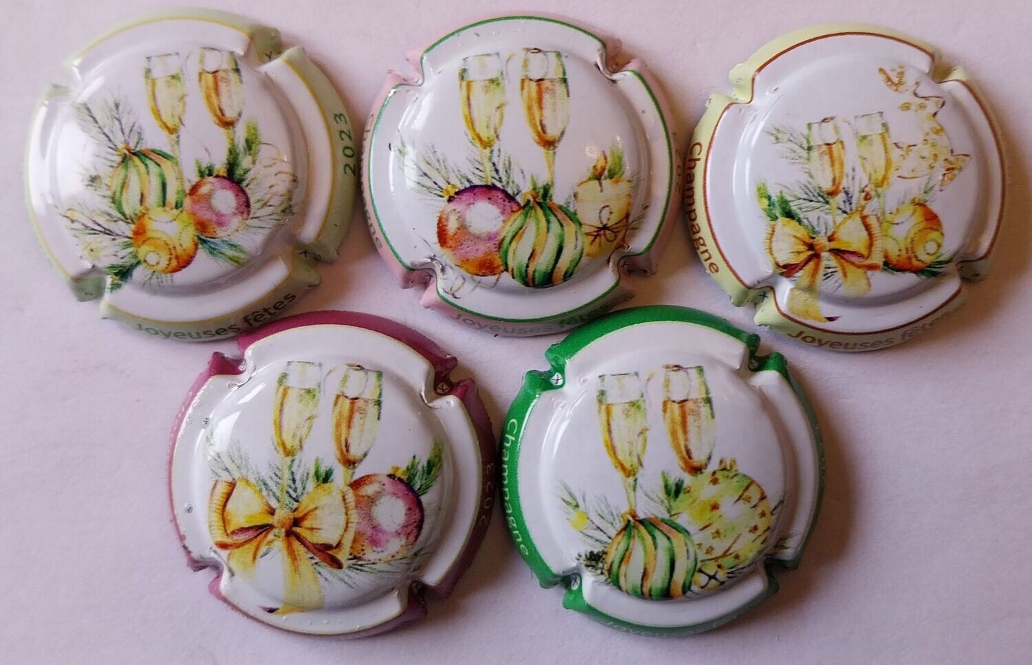 5 BELLES CAPSULES CHAMPAGNE GENERIQUE JOYEUX FETES 2023 REF N°1368 a 1368d NEWS