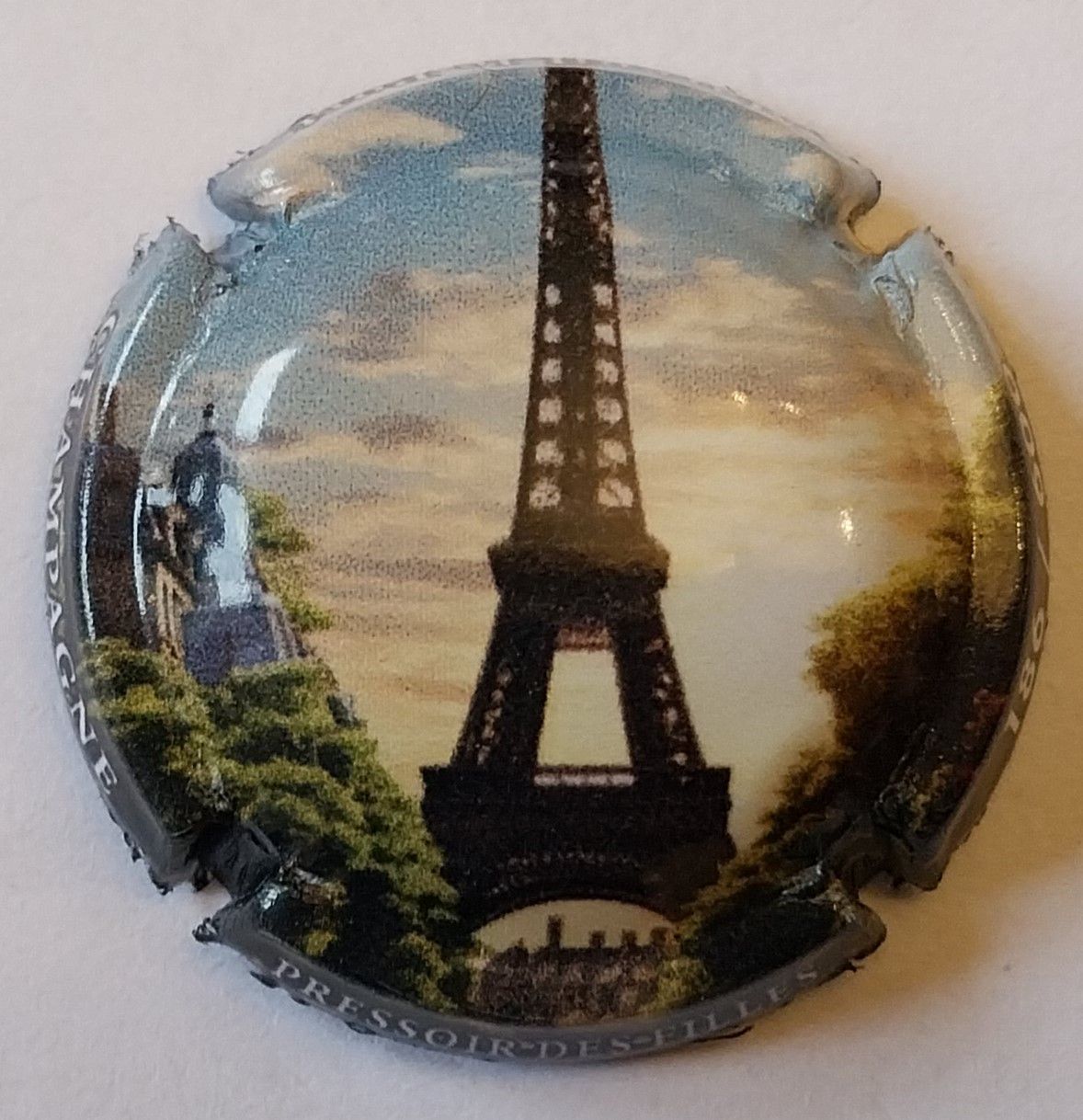 BELLE CAPSULE CHAMPAGNE PRESSOIR DES FILLES TOUR EIFFEL NUM/ 600EX 2024 NEWS