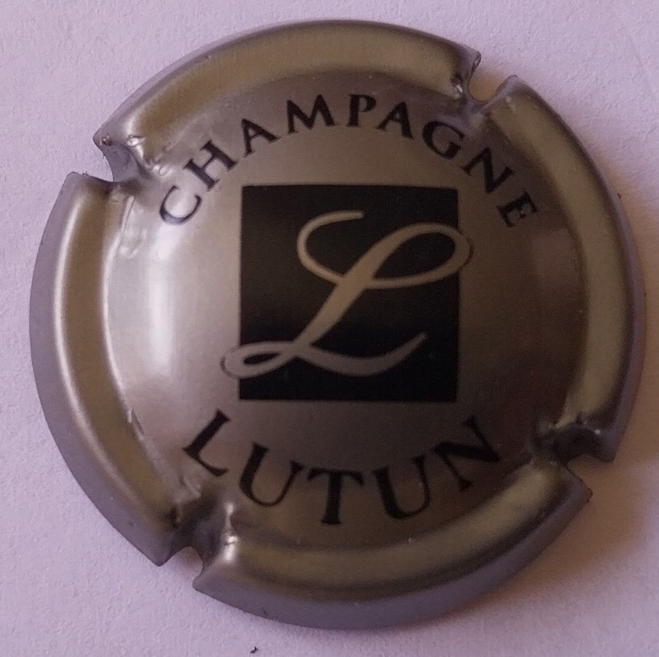 BELLE CAPSULE CHAMPAGNE LUTUN REF N° 1 NEWS