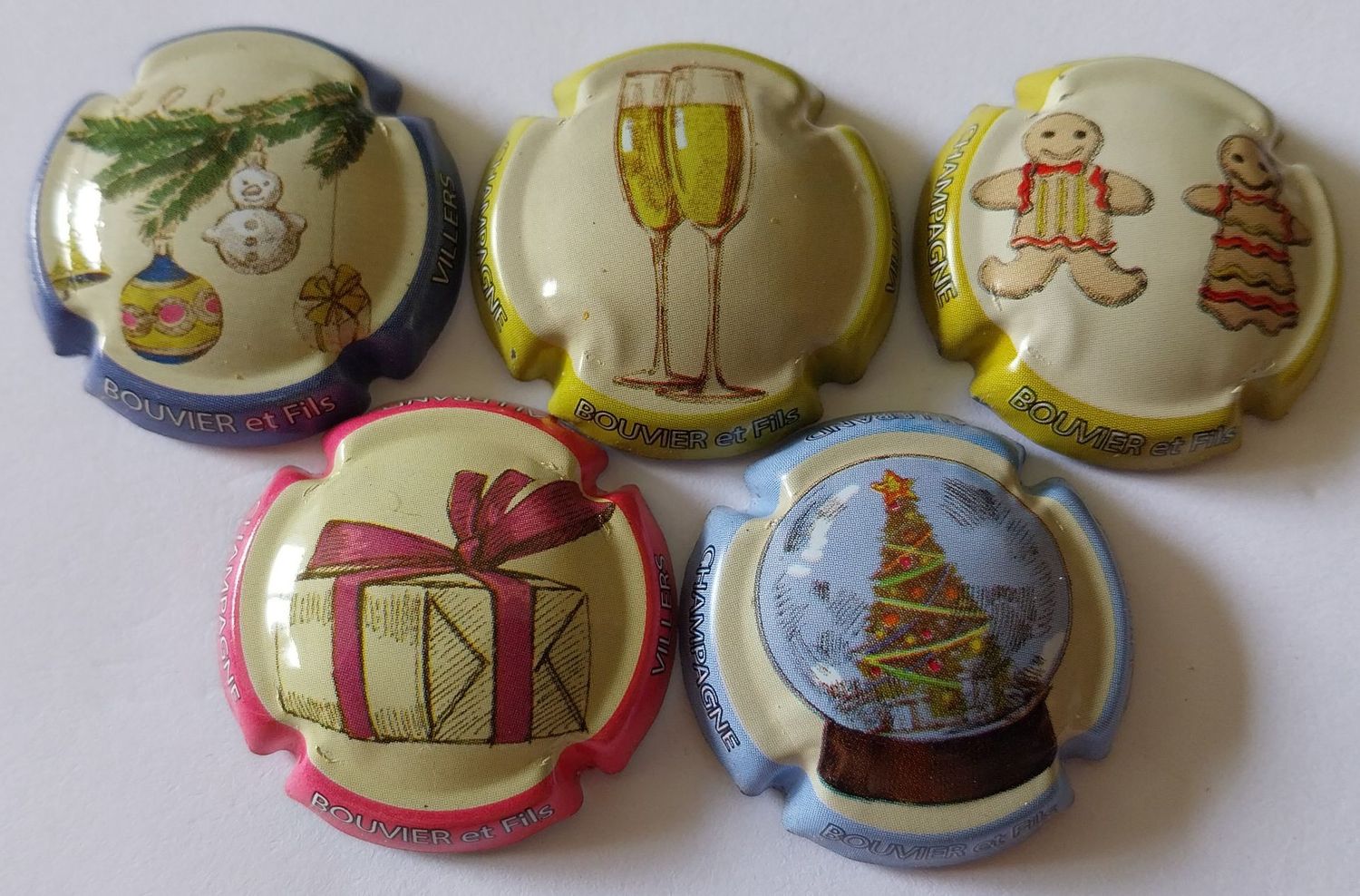 5 BELLES CAPSULES CHAMPAGNE BOUVIER ET FILS NOEL REF N° 7 a 7d NEWS